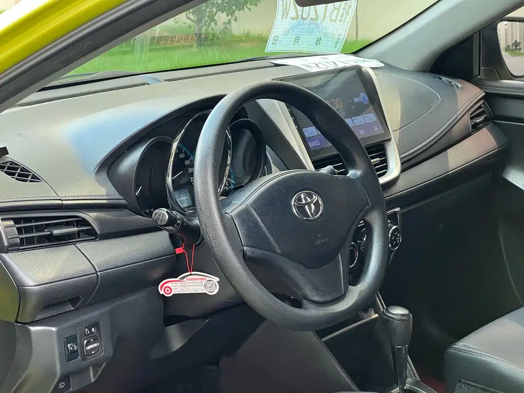 Toyota Yaris L 2017 — фото 8