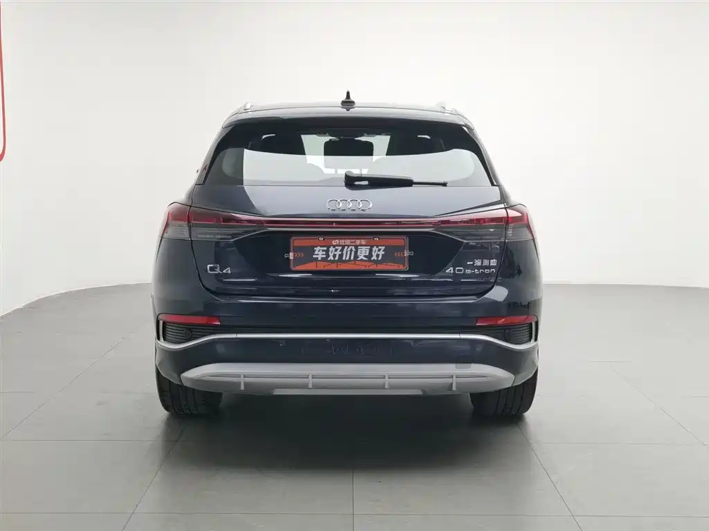 Audi Q4 e-tron 2023 — фото 4