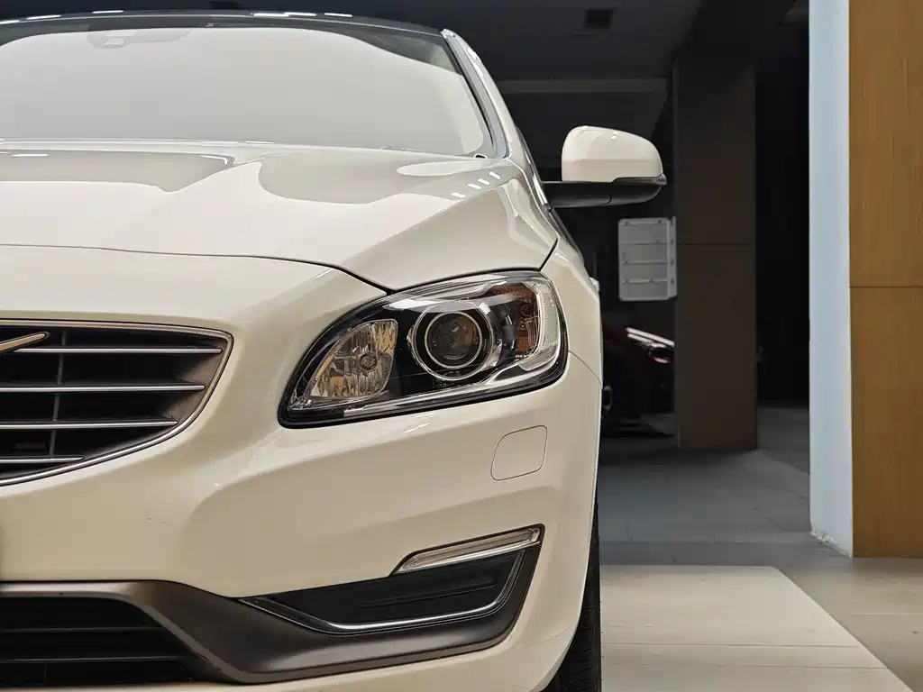 Volvo S60 2017 — фото 2