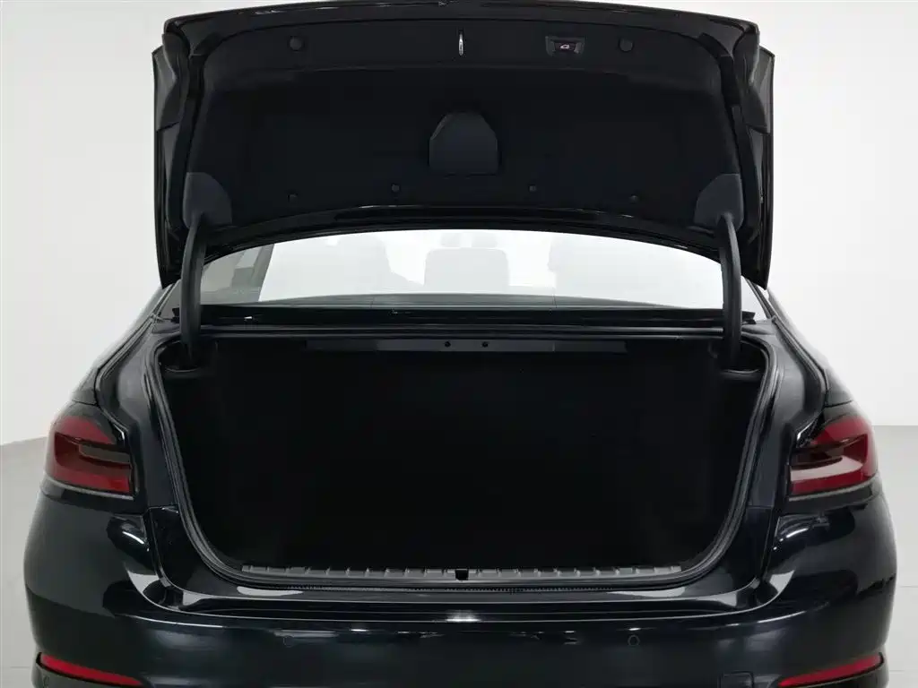 BMW 5 Series 2020 — фото 16