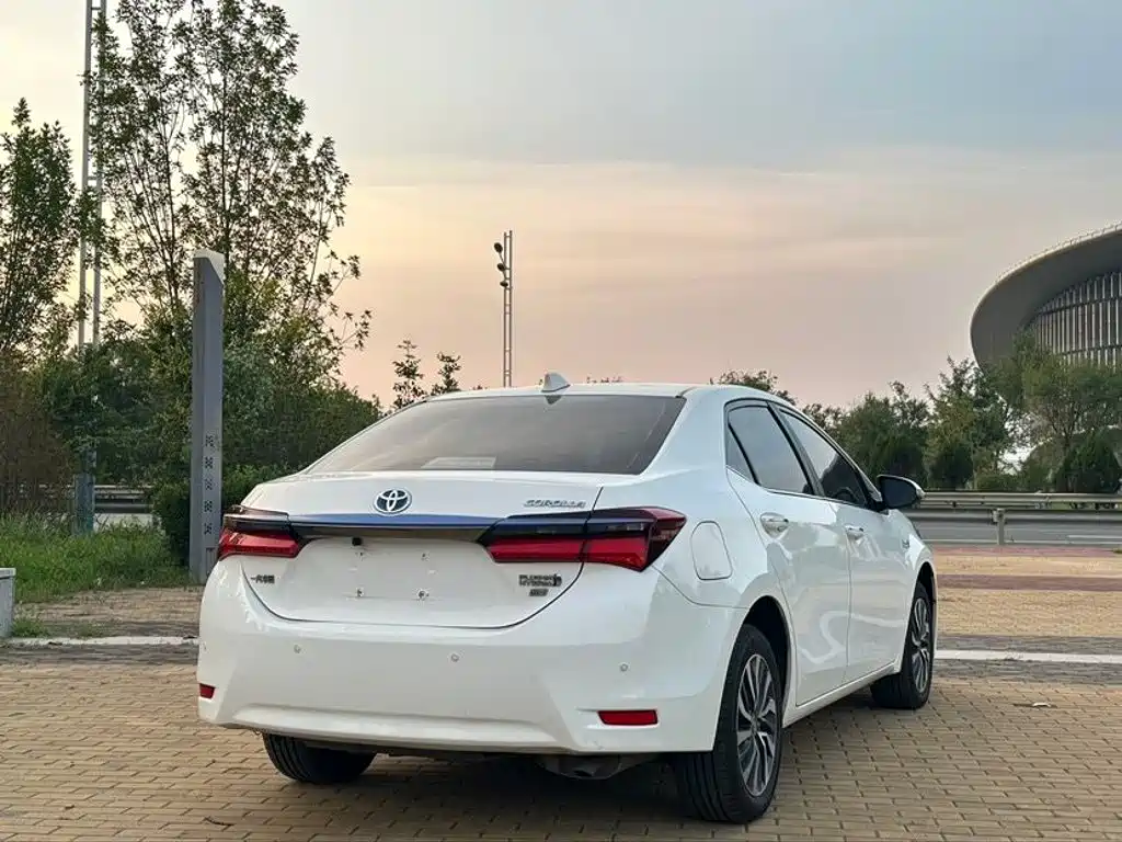 Toyota Corolla Dual Engine E+ 2020 — фото 4
