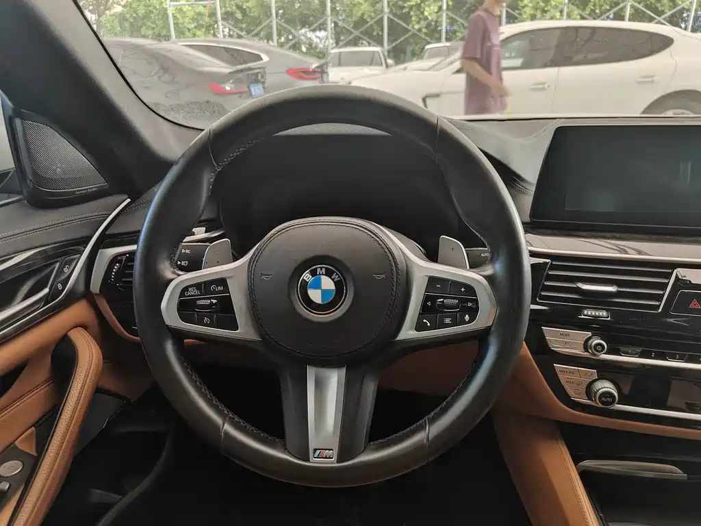 BMW 5 Series 2020 — фото 15