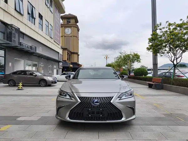 Lexus ES 2021
