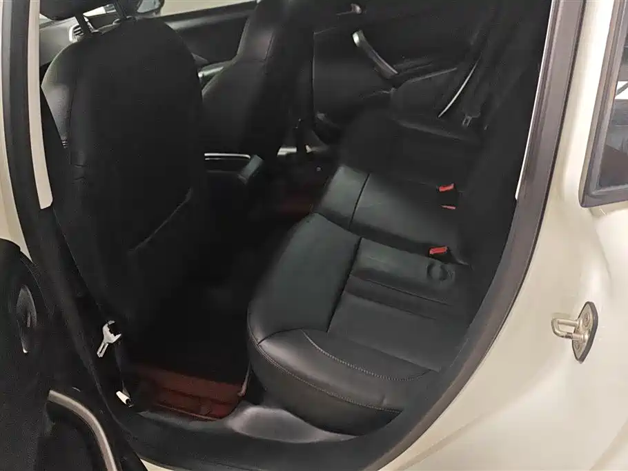 Peugeot 2008 2014 — фото 11
