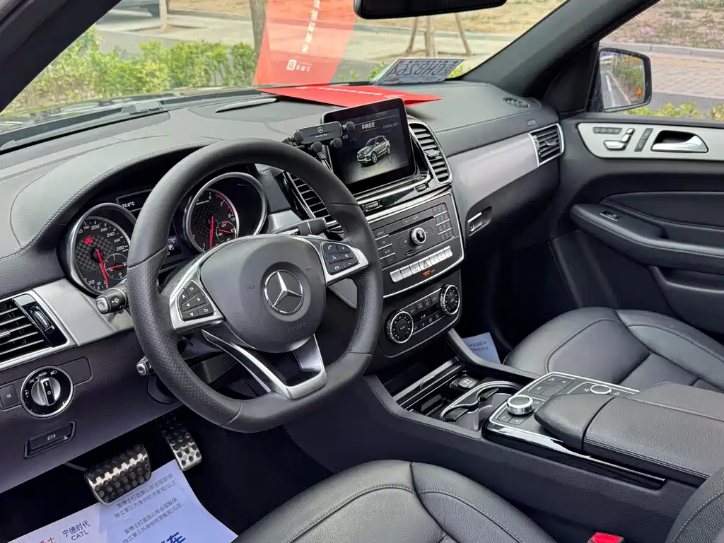Mercedes-Benz GLE AMG 2018 — фото 12