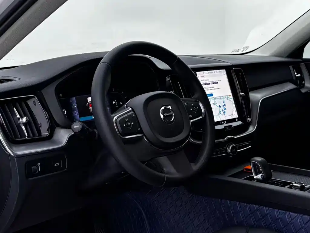 Volvo XC60 2022 — фото 20
