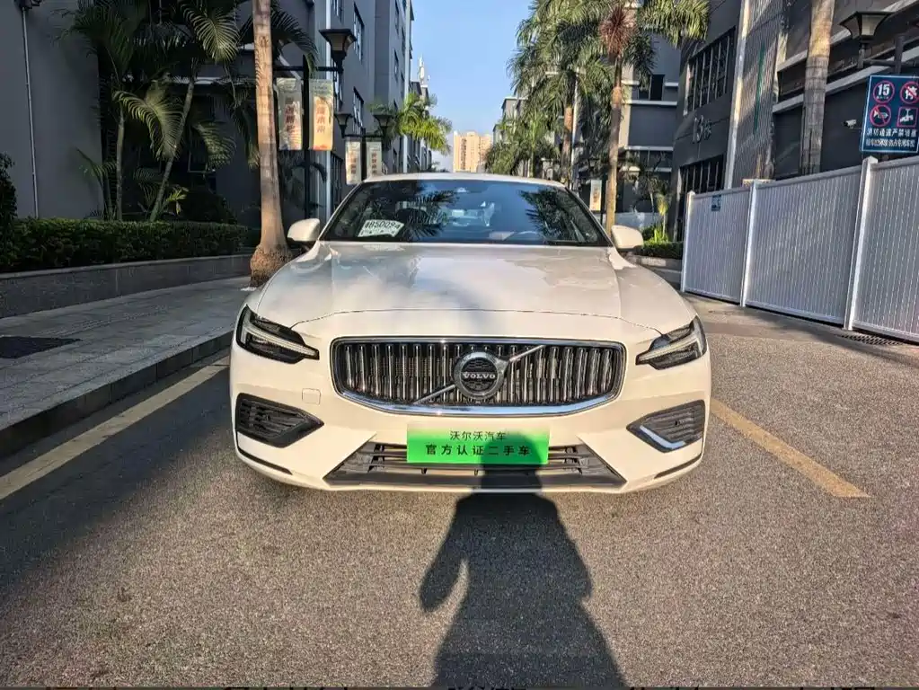 Volvo S60 Plug-In Hybrid 2021 — фото 2