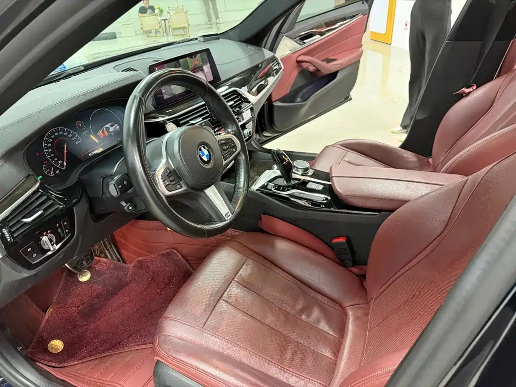 BMW 5 Series 2019 — фото 11