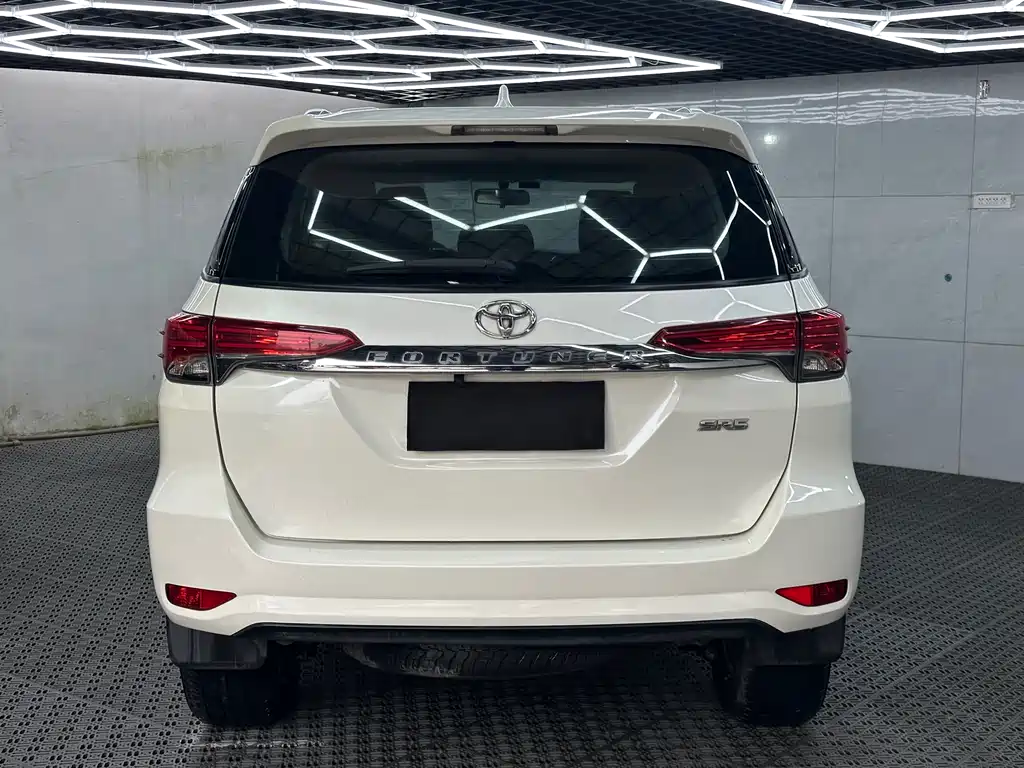 Toyota Fortuner 2019 — фото 10