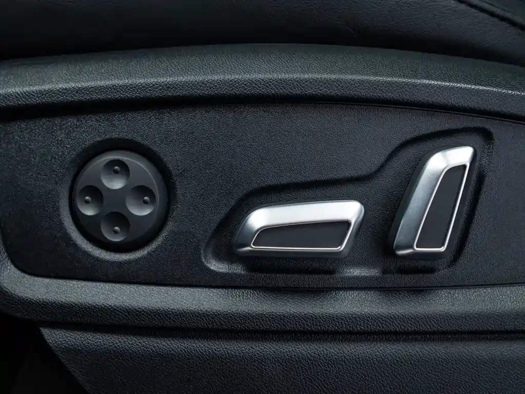Audi Q5L 2024 — фото 11