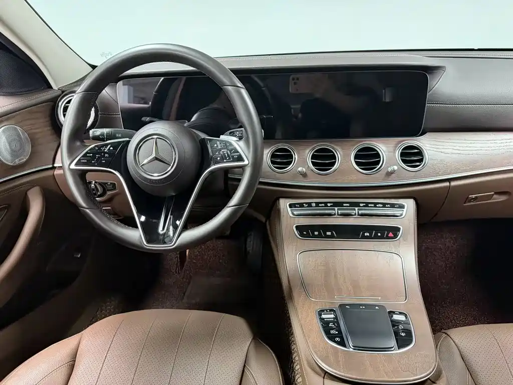 Mercedes-Benz E-Class 2023 — фото 11