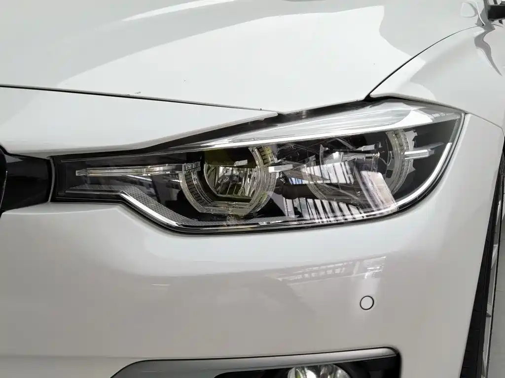BMW 3 Series 2018 — фото 7