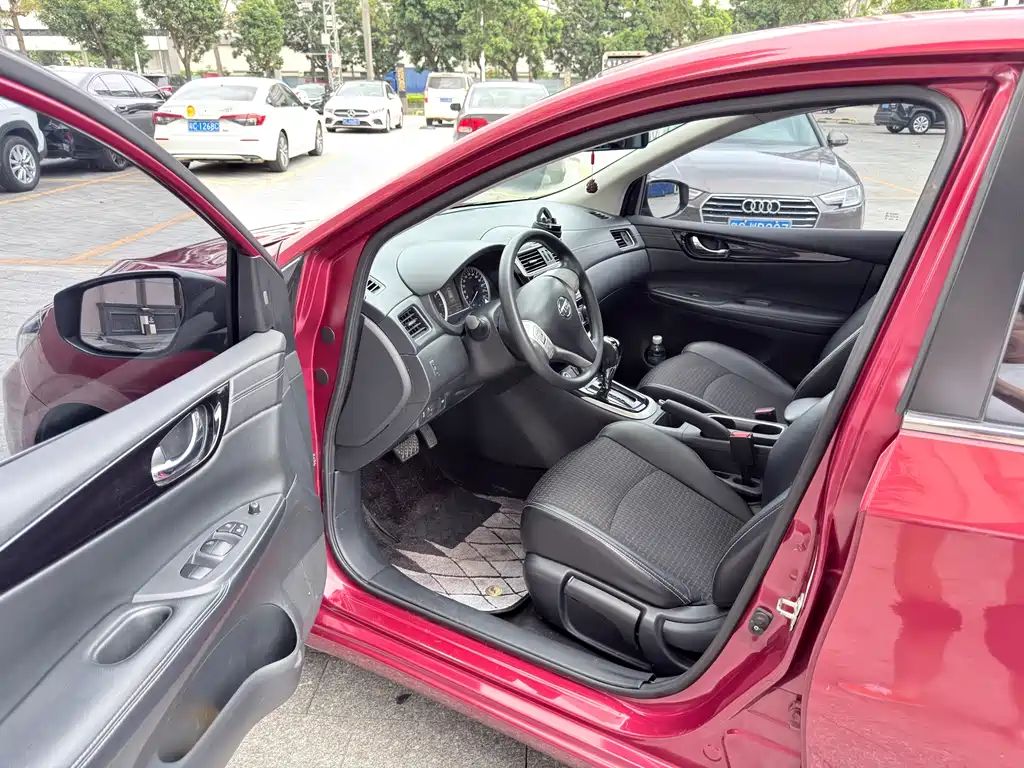 Nissan Tiida 2018 — фото 4