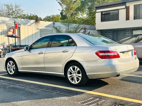 Mercedes-Benz E-Class 2010