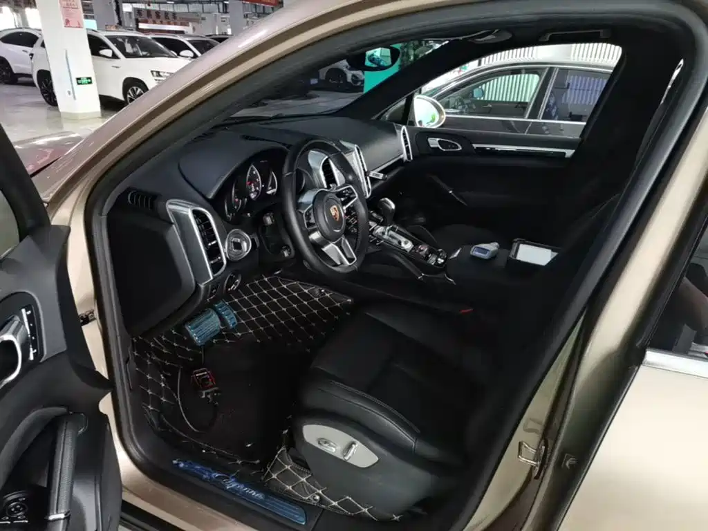 Porsche Cayenne 2017 — фото 15