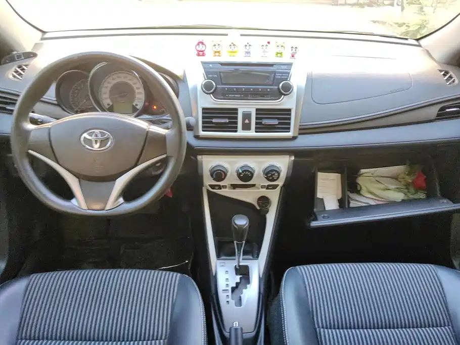 Toyota Yaris L 2015 — фото 12