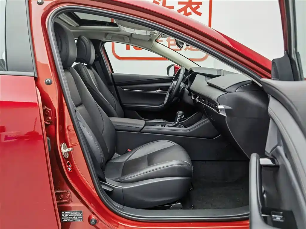 Mazda 3 Axela 2023 — фото 23