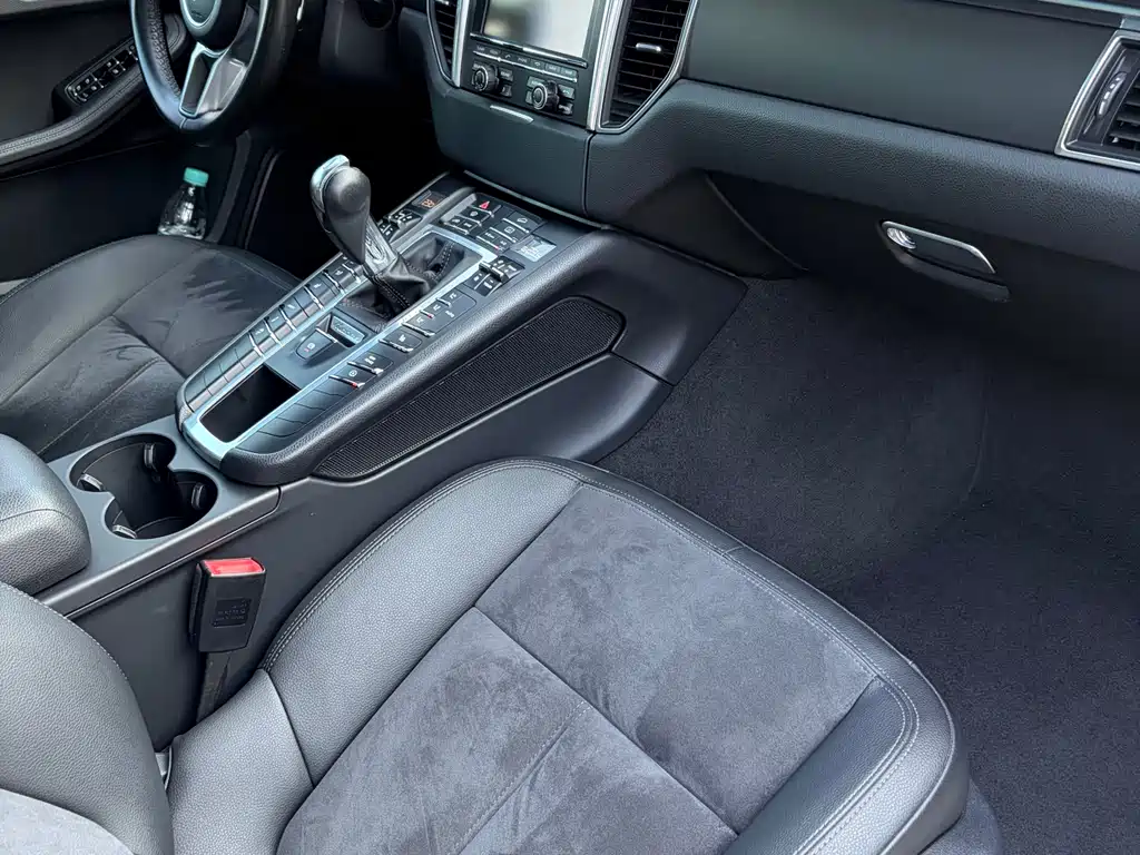 Porsche Macan 2016 — фото 12