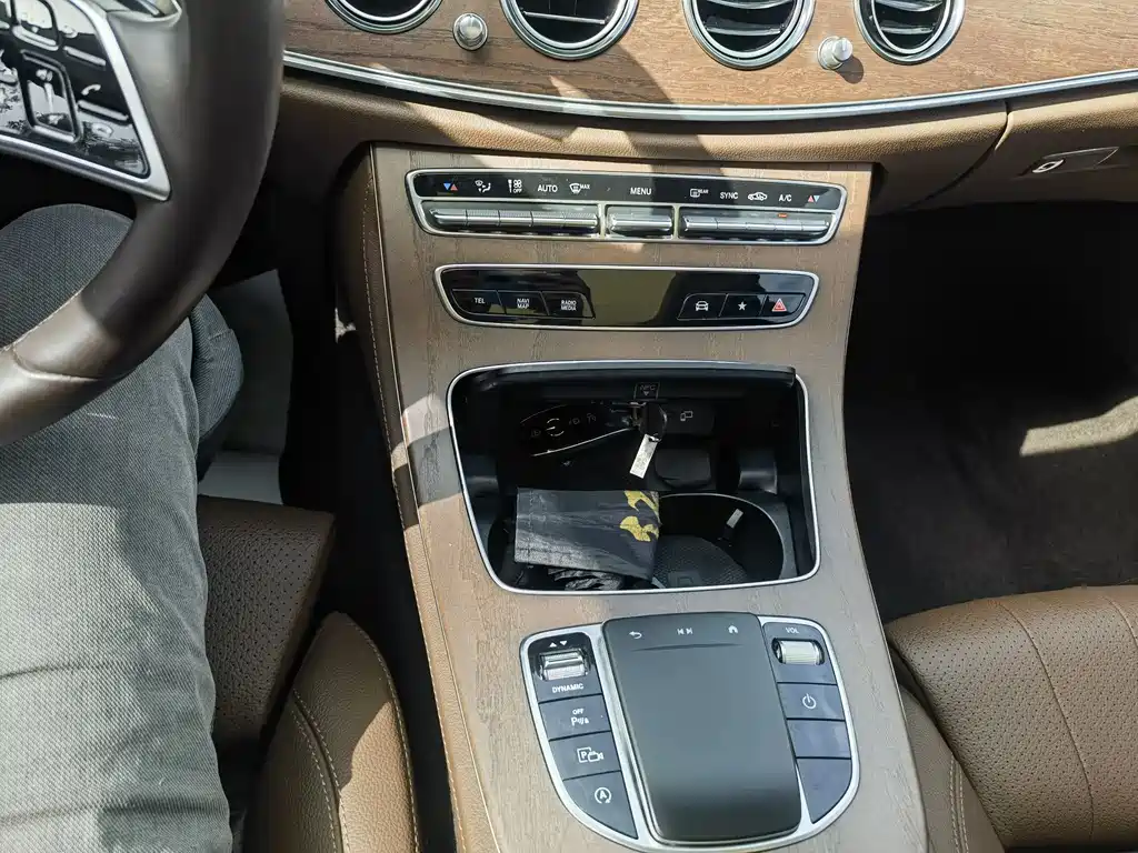 Mercedes-Benz E-Class 2022 — фото 14