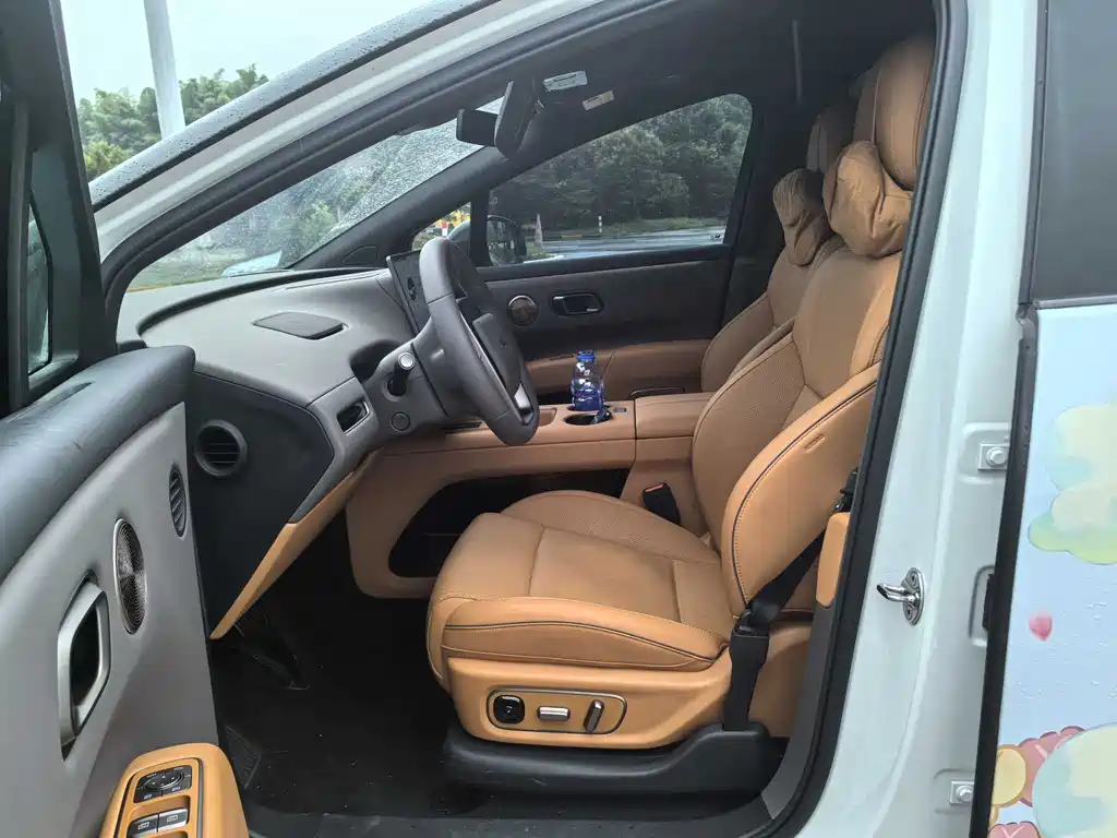 Li Auto i8 2025 — фото 13
