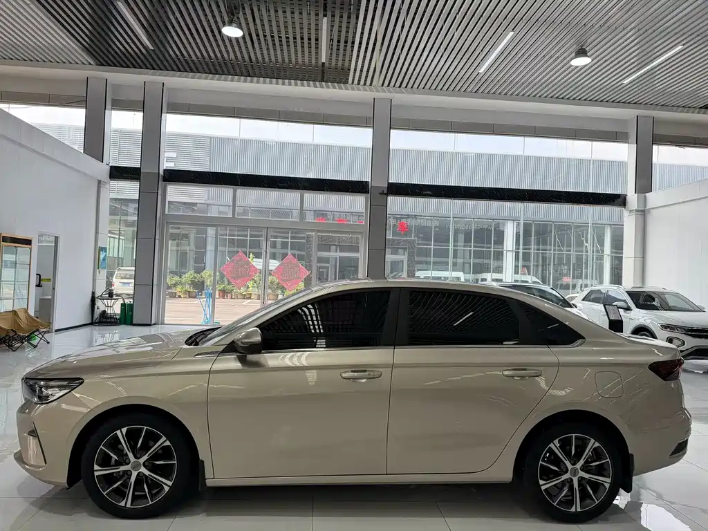 Geely Emgrand 2022