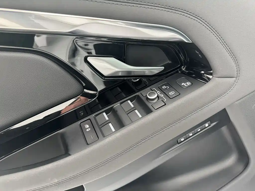 Land Rover Evoque 2021 — фото 16