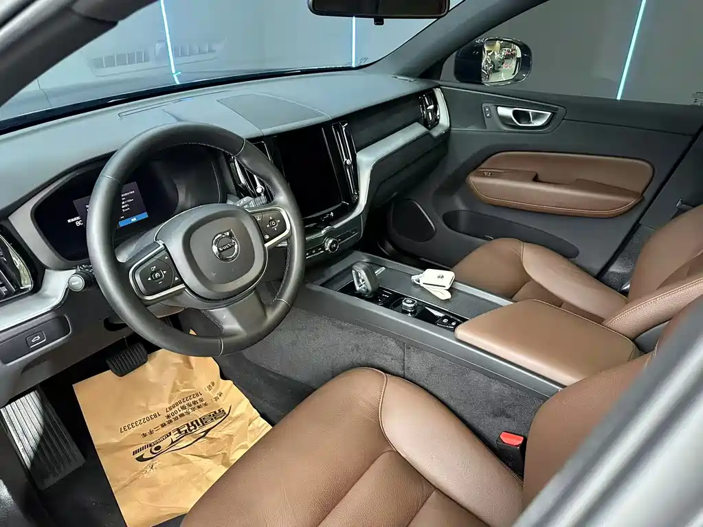 Volvo XC60 2024 — фото 11