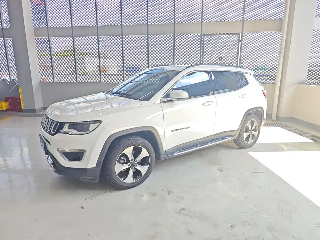 Jeep Compass 2016 — фото 1