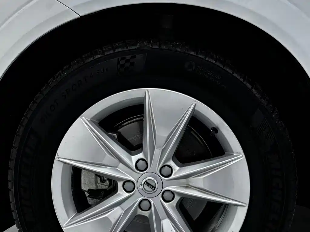 Volvo XC60 2022 — фото 15