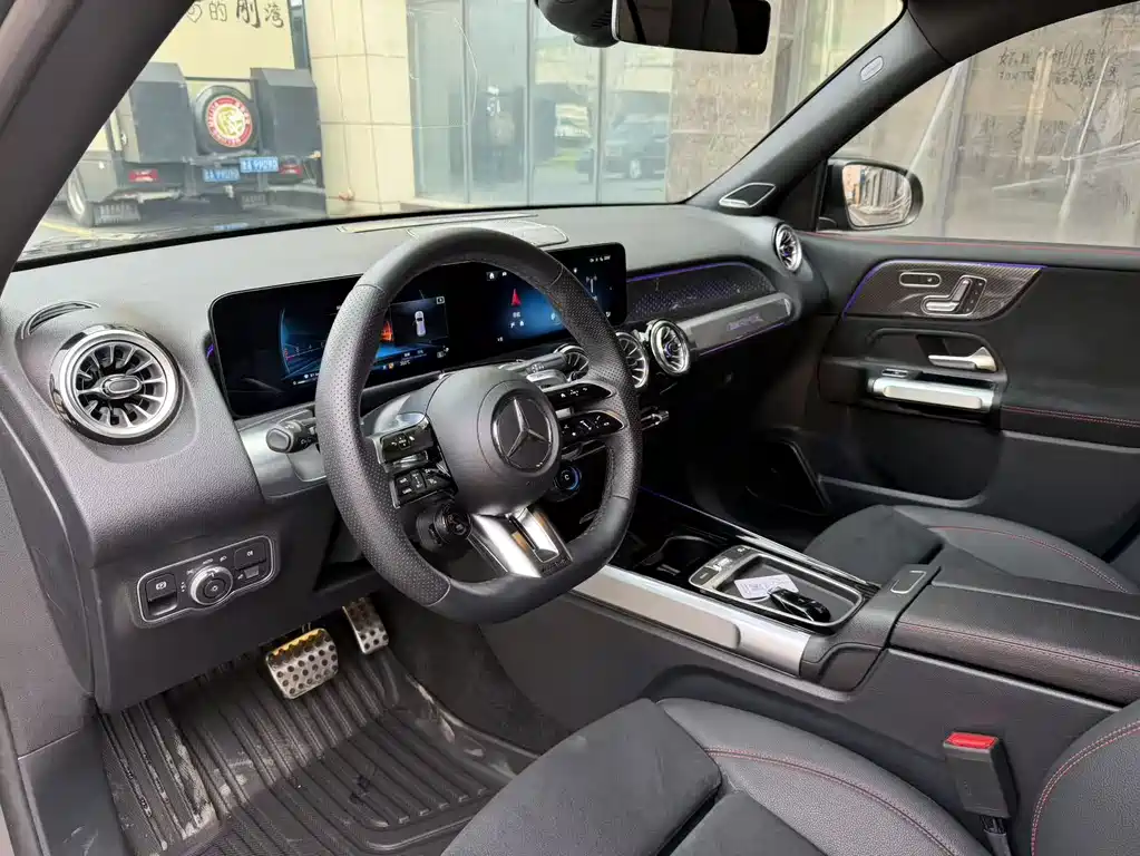 Mercedes-Benz GLB AMG 2025 — фото 9