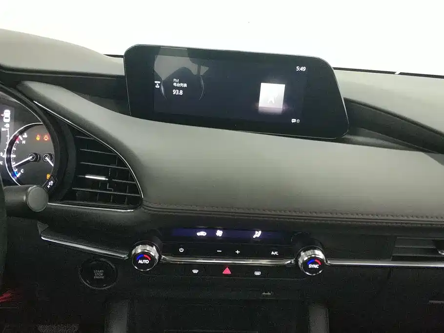Mazda 3 Axela 2022 — фото 13