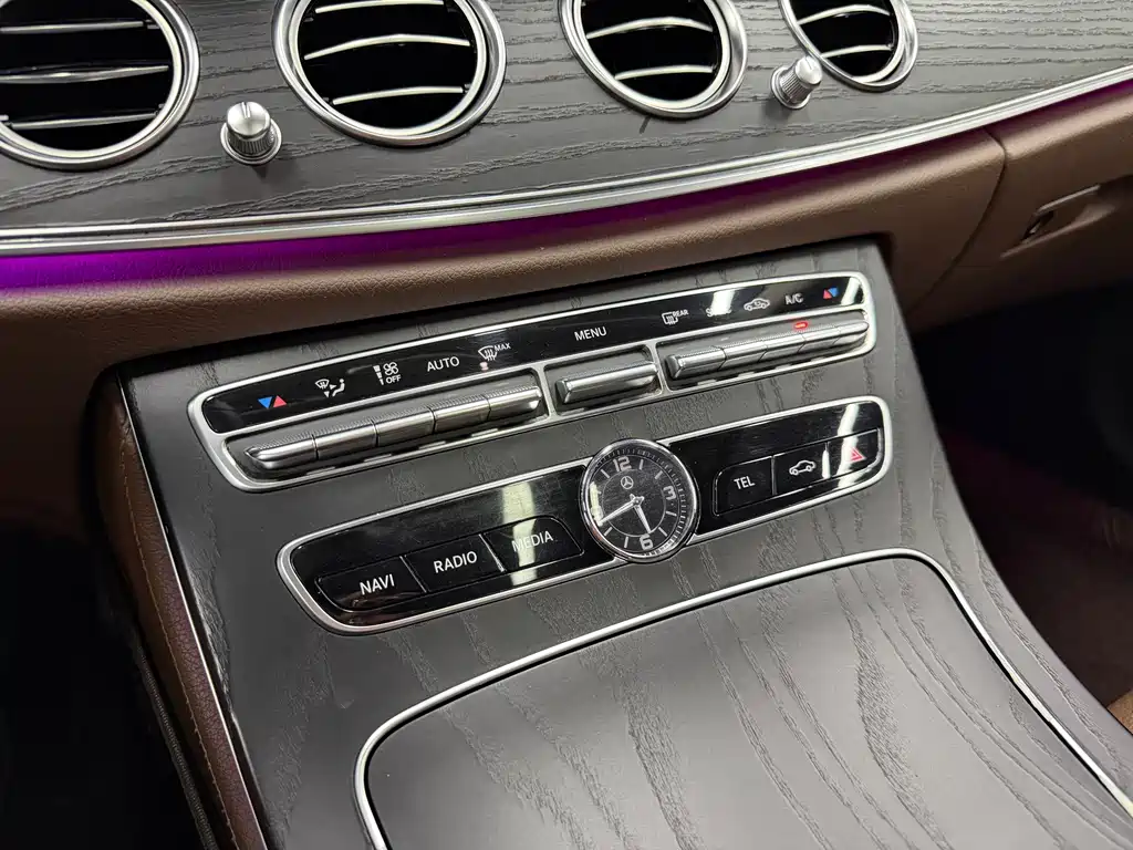 Mercedes-Benz E-Class 2019 — фото 16