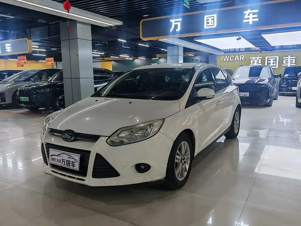Ford Focus 2014 — фото 1