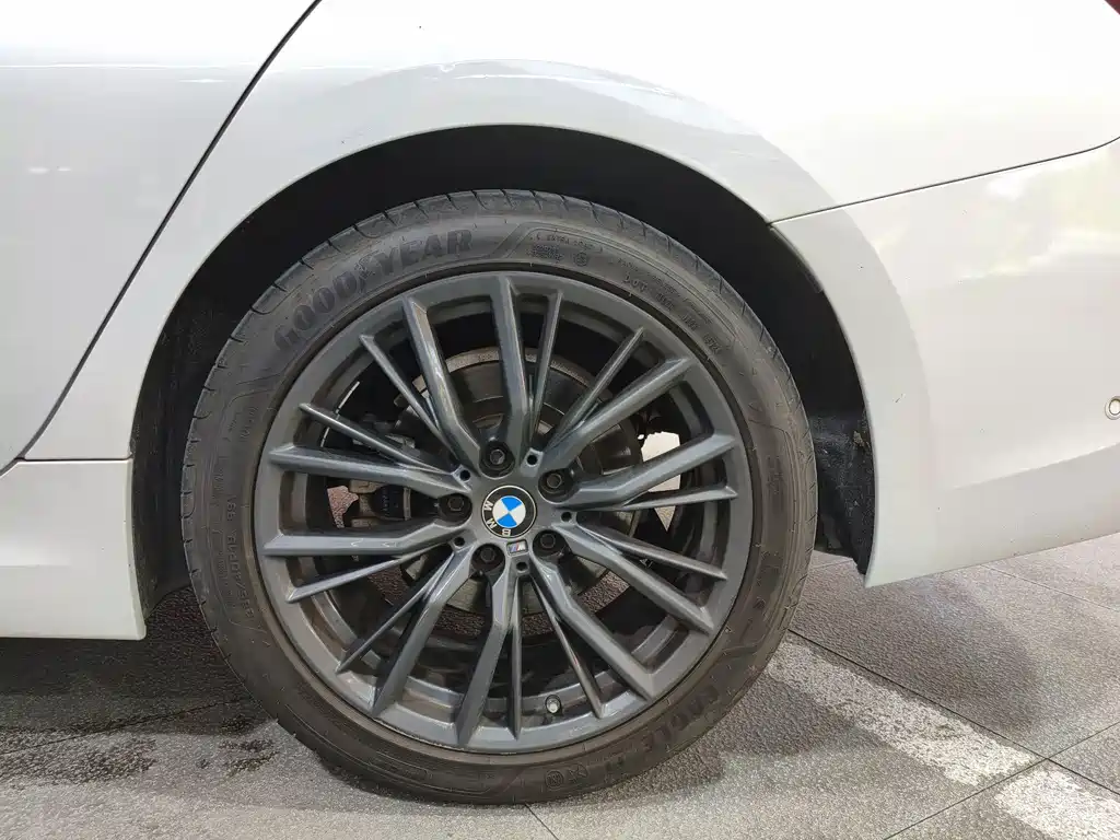 BMW 3 Series 2019 — фото 16
