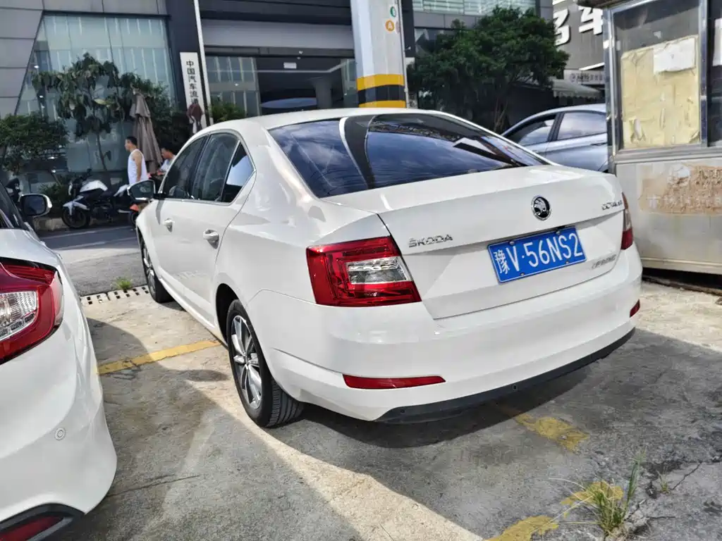 Skoda Octavia 2018 — фото 9