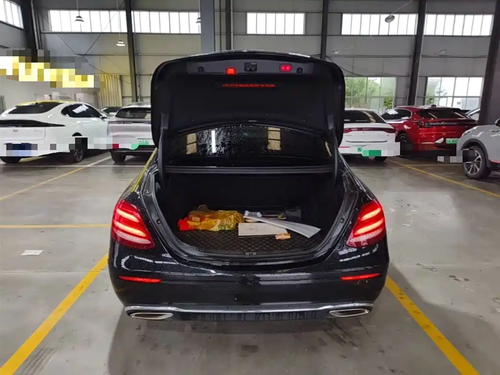 Mercedes-Benz E-Class 2020 — фото 19
