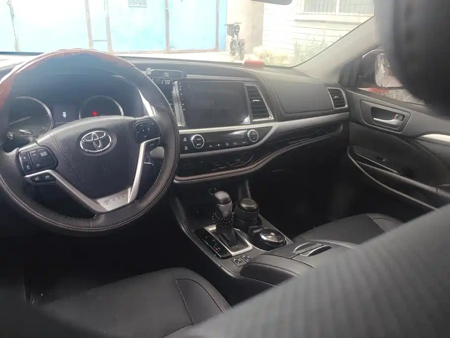 Toyota Highlander 2017 — фото 12
