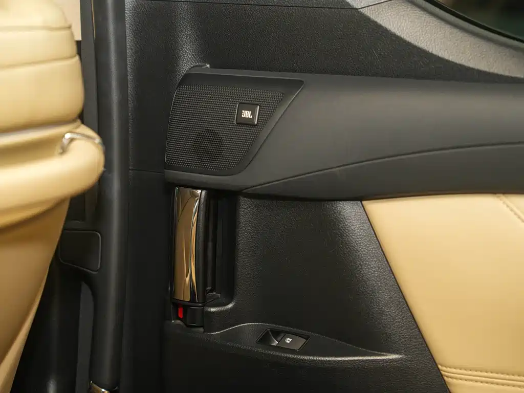 Toyota Alphard 2017 — фото 16
