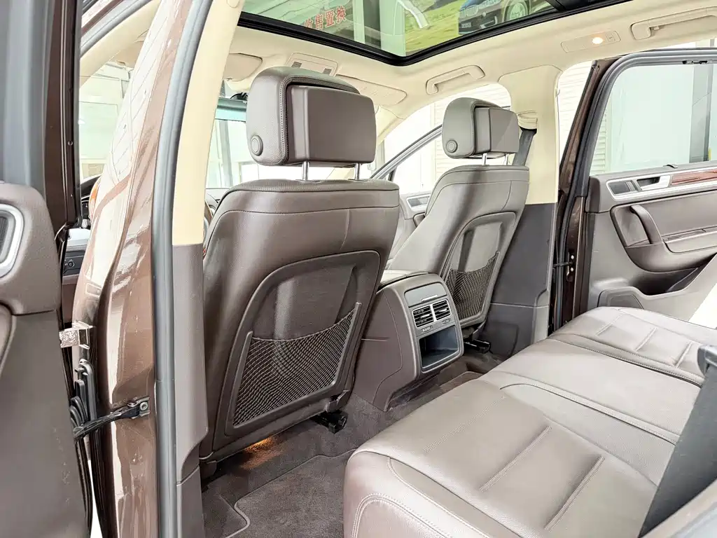 Volkswagen Touareg 2015 — фото 10