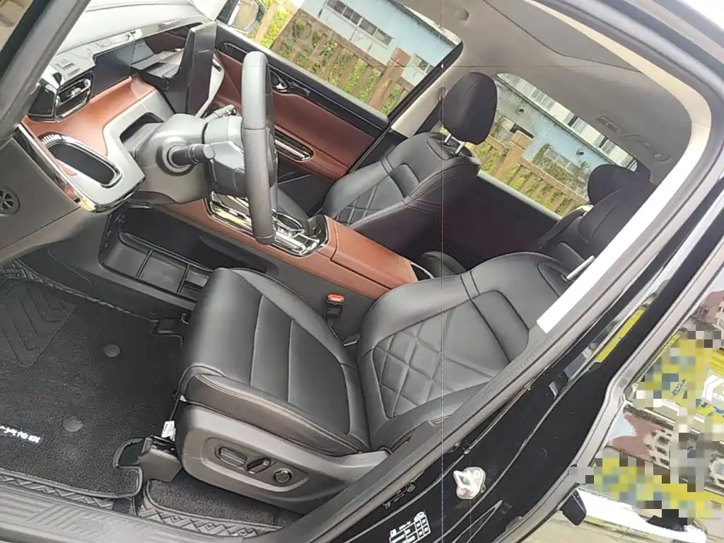 GAC Trumpchi E8 PHEV 2025 — фото 15
