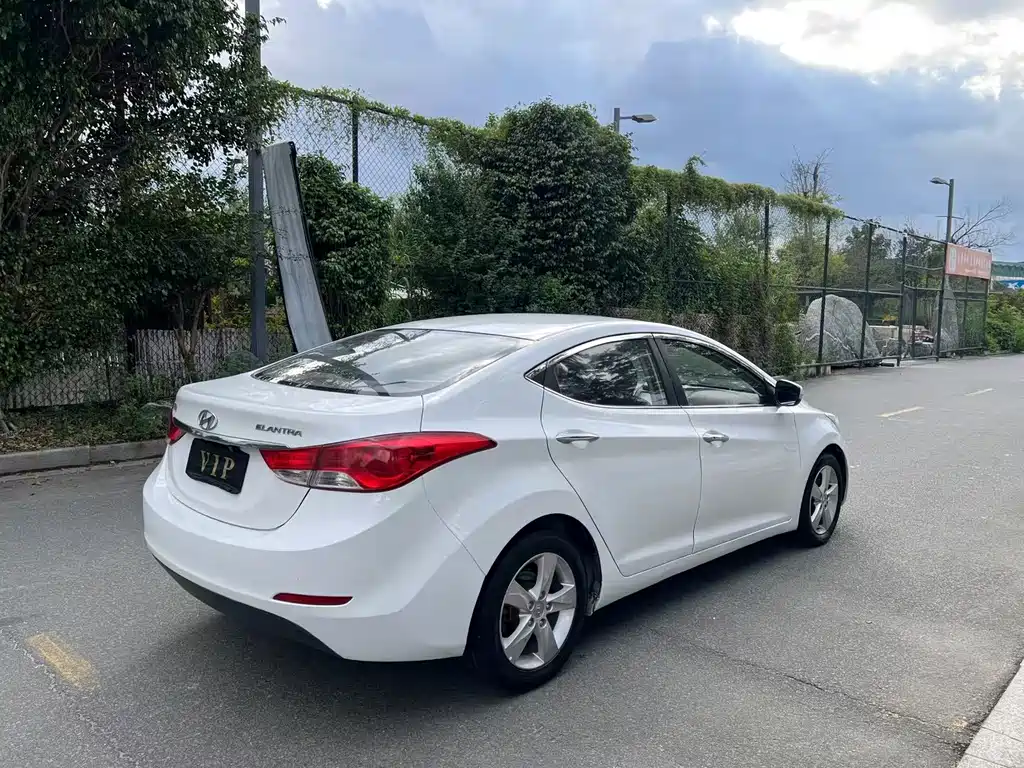 Hyundai Elantra 2013