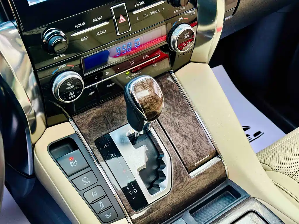 Toyota Vellfire 2021 — фото 10