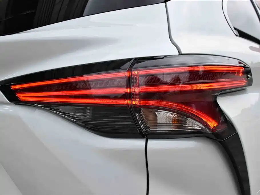 Toyota Sienna 2022 — фото 20