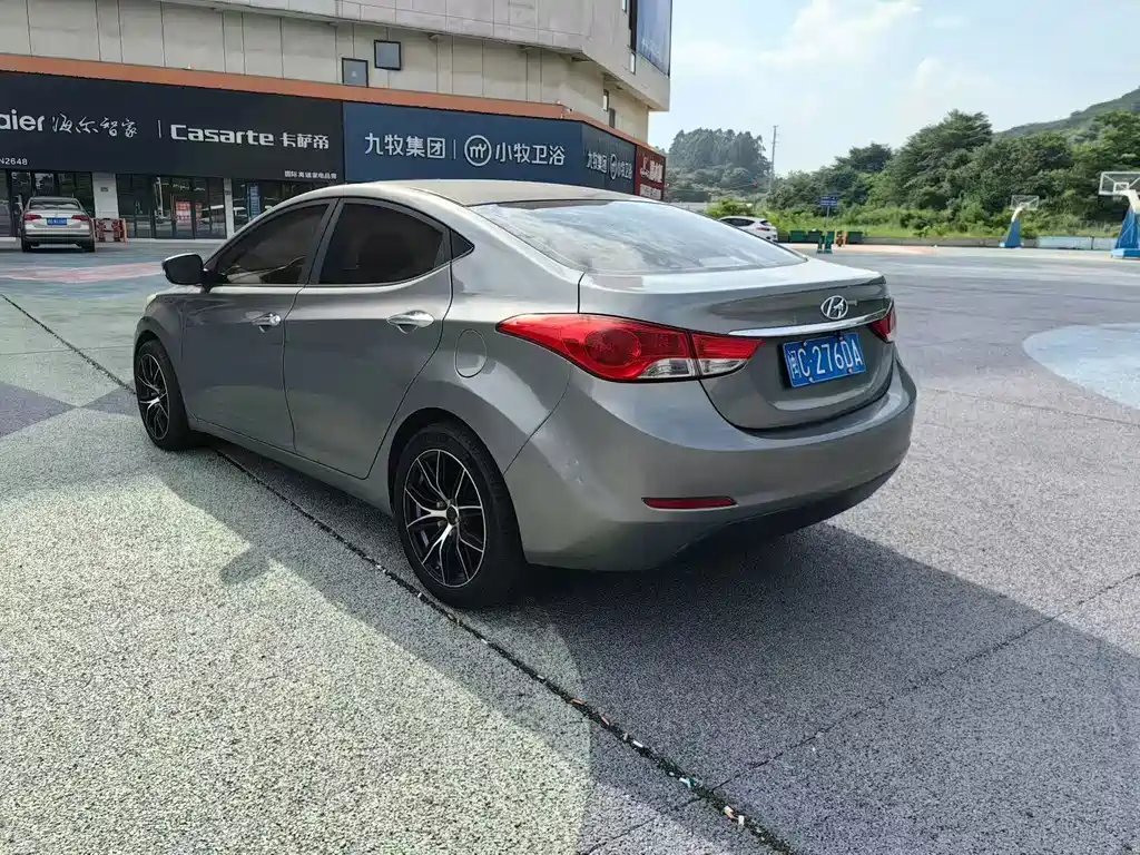 Hyundai Elantra 2012
