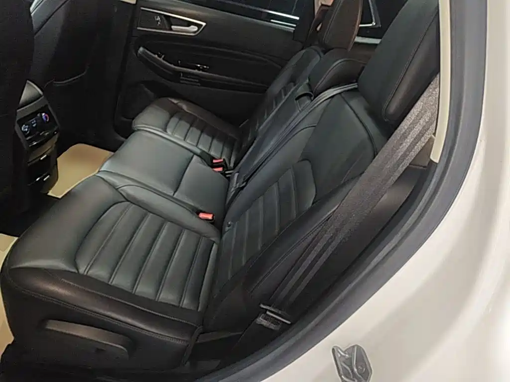Ford Edge 2018 — фото 17