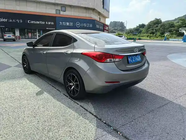Hyundai Elantra Langdong 2012