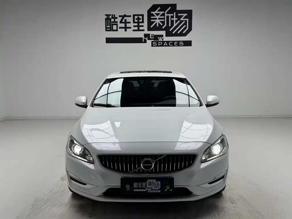 Volvo S60 2019 — фото 2