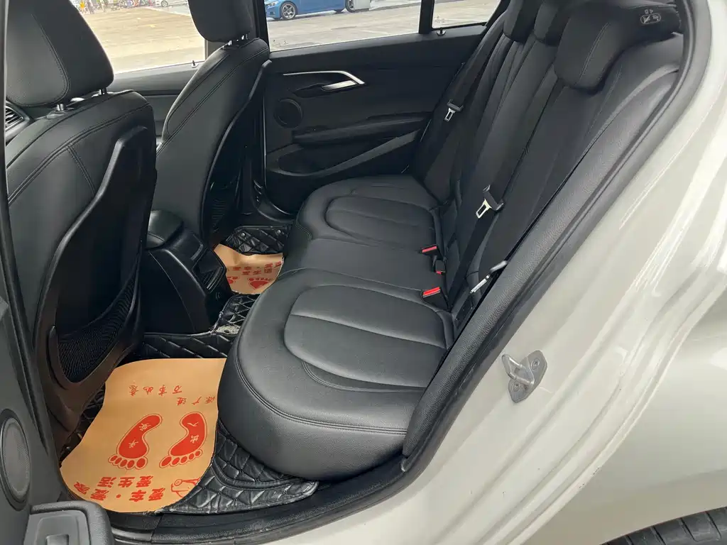 BMW 1 Series 2018 — фото 12