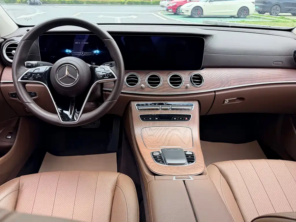Mercedes-Benz E-Class 2023 — фото 12