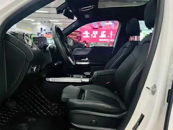 Mercedes-Benz GLB 2023
